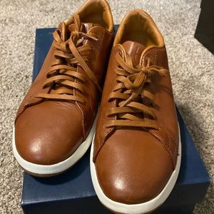 Men’s Cole Haan size 7 1/2 brown athletic dress shoes.